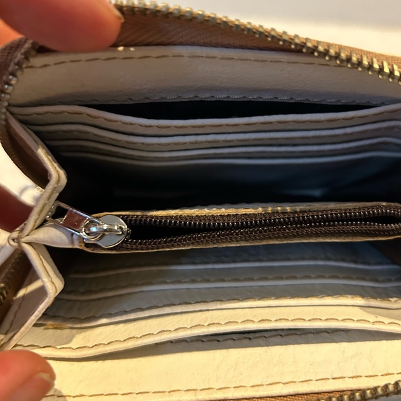 Matt &Nat white wallet. - Picture 4 of 5